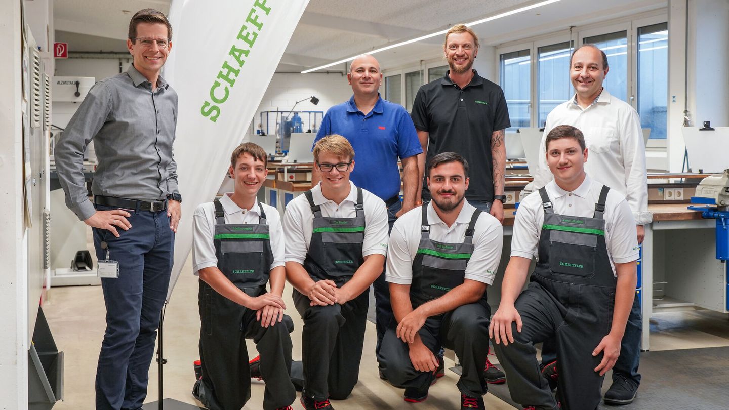Am Schaeffler-Standort Gunzenhausen haben vier neue Auszubildende ihre Berufsausbildung begonnen. Foto: Schaeffler